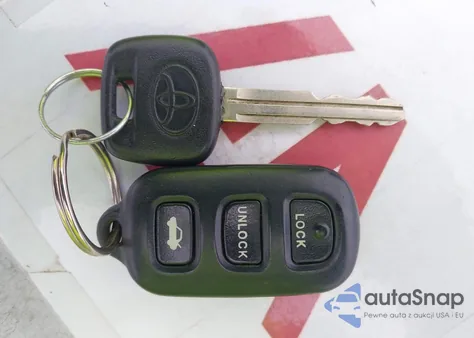 2005 Toyota Camry Le z USA, uszkodzony, nr VIN 4T1BE32K15U082133